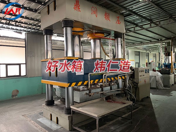 水箱壓機1
